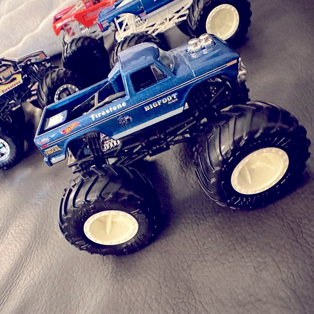 Hot Wheels Monster Trucks 🔹BIGFOOT Legacy Collectors Set, 1:64 Scale, Set of 5 - Picture 11 of 13